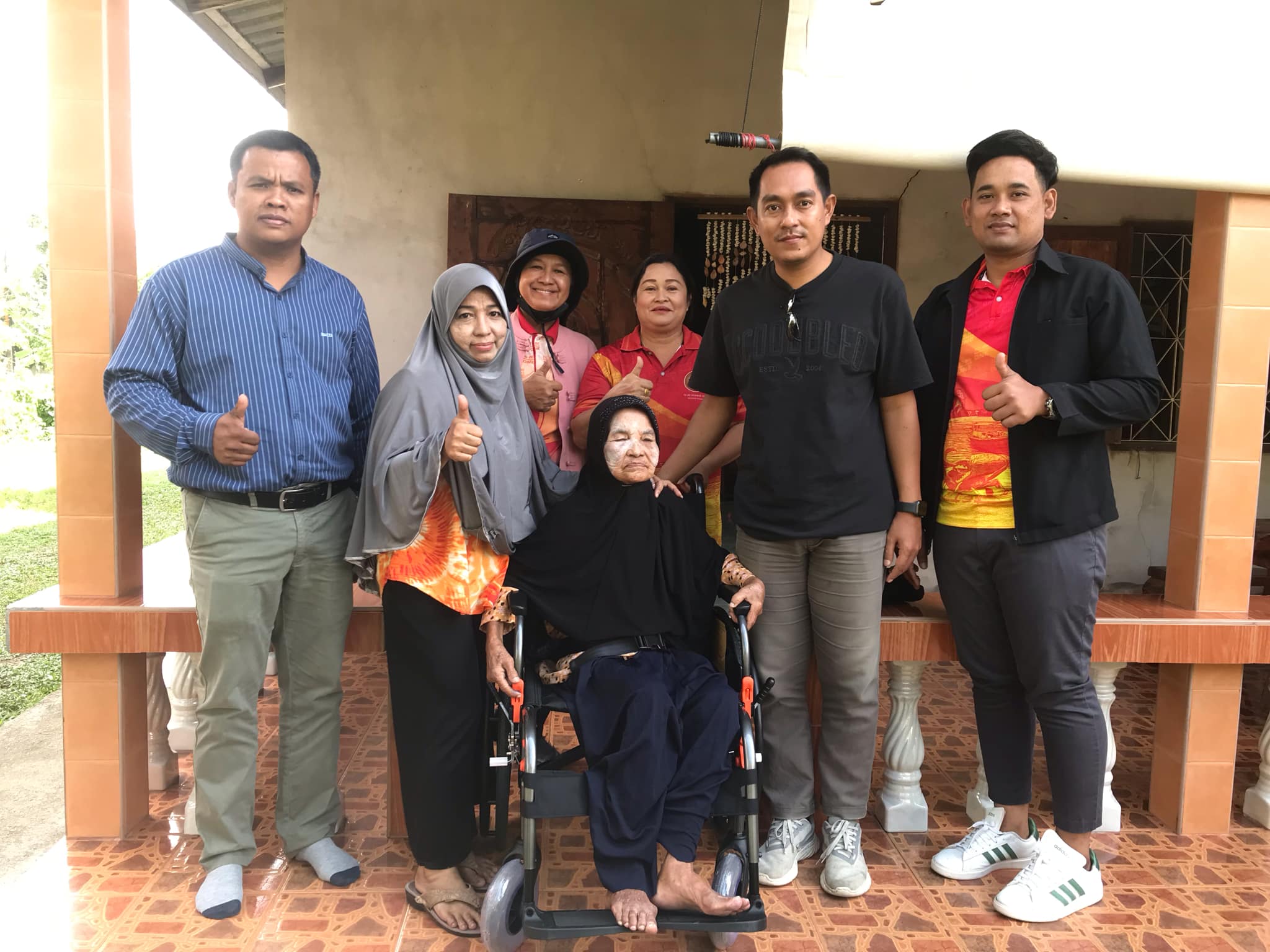 ส่งมอบรถเข็นให้กับผู้พิการ ตามโครงการจัดหากายอุปกรณ์สำหรับช่วยเหลือคนพิการ 72,000 ชุด เฉลิมพระเกียรติพระบาทสมเด็จพระเจ้าอยู่หัว เนื่องในโอกาสพระราชพิธีมหามงคลเฉลิมพระชนมพรรษา 6 รอบ 28 กรกฎาคม 2567
