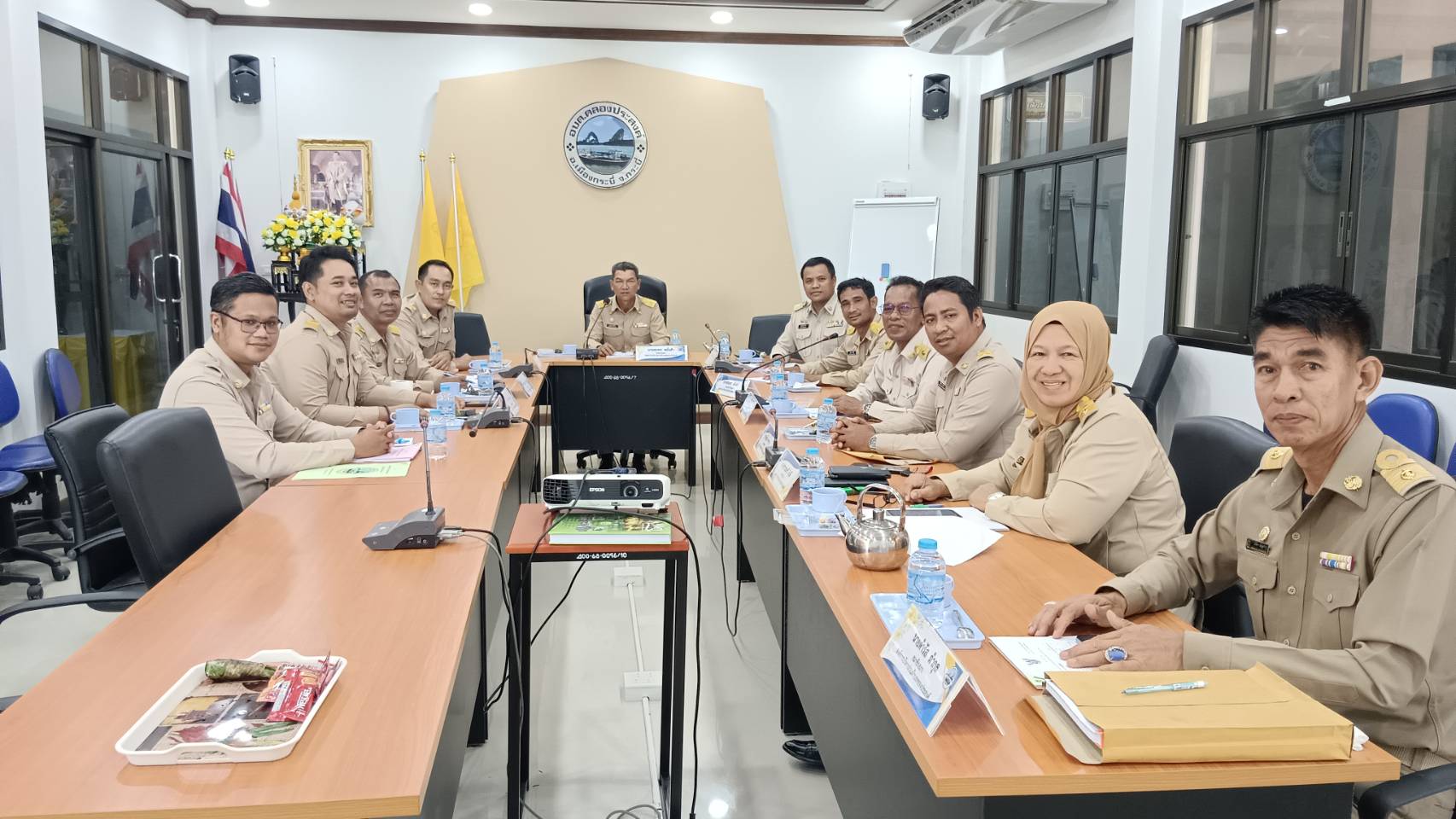 เข้าร่วมการประชุมสภาสมัยวิสามัญ สมัยที่ 1 ประจำปี พ.ศ. 2569 ขอความเห็นชอบจากสภาองค์การบริหารส่วนตำบลคลองประสงค์พิจารณาร่างแผนพัฒนาท้องถิ่น (พ.ศ.2566-2570) เพิ่มเติม ครั้งที่ 1/2569