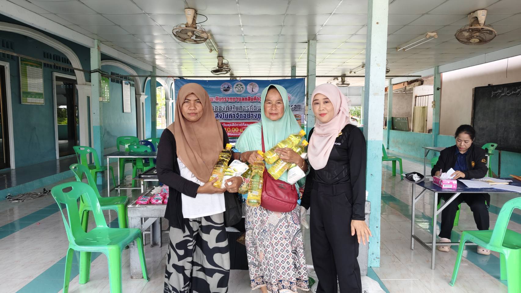 ลงพื้นที่จัดกิจกรรมนำขยะอันตรายแลกสินค้าอุปโภค-บริโภค ประจำเดือนมิถนายน พ.ศ.2569
